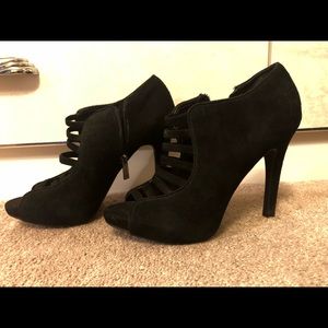 Jessica Simpson black Heel